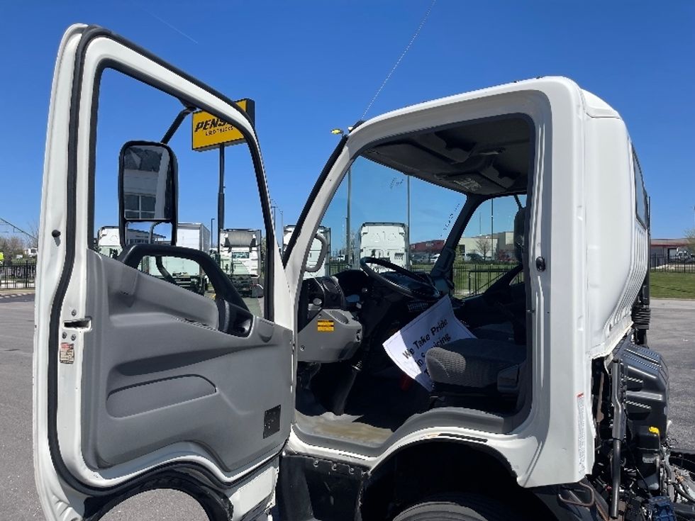 Cab and Chassis Truck-Light and Medium Duty Trucks-Hino-2015-195-Kansas City-MO-91,974\n\t\tmiles-$ 35,000 - Image 11