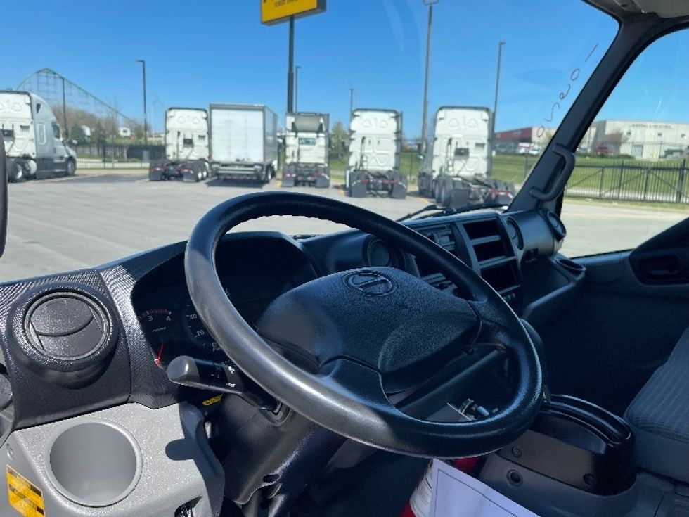 Cab and Chassis Truck-Light and Medium Duty Trucks-Hino-2015-195-Kansas City-MO-91,974\n\t\tmiles-$ 35,000 - Image 12