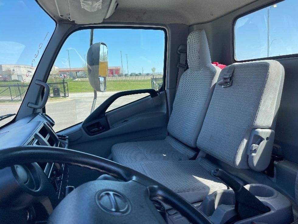 Cab and Chassis Truck-Light and Medium Duty Trucks-Hino-2015-195-Kansas City-MO-91,974\n\t\tmiles-$ 35,000 - Image 14
