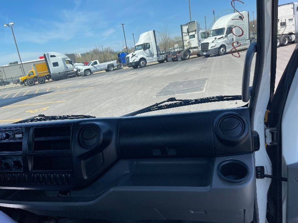 Cab and Chassis Truck-Light and Medium Duty Trucks-Hino-2015-195-Kansas City-MO-91,974\n\t\tmiles-$ 35,000 - Image 16