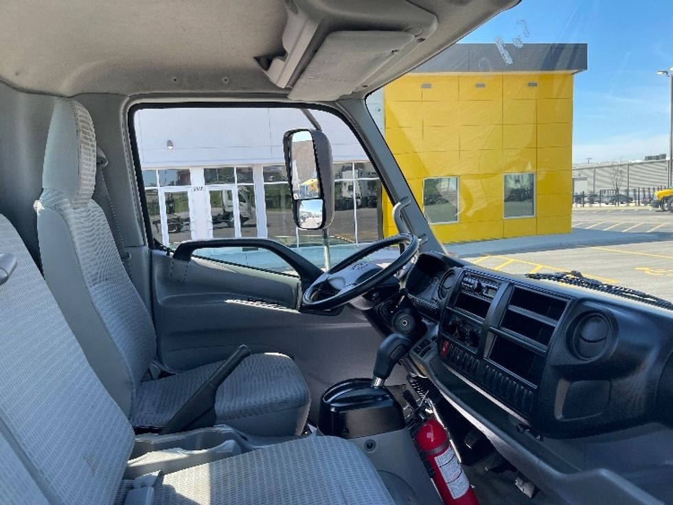 Cab and Chassis Truck-Light and Medium Duty Trucks-Hino-2015-195-Kansas City-MO-91,974\n\t\tmiles-$ 35,000 - Image 17