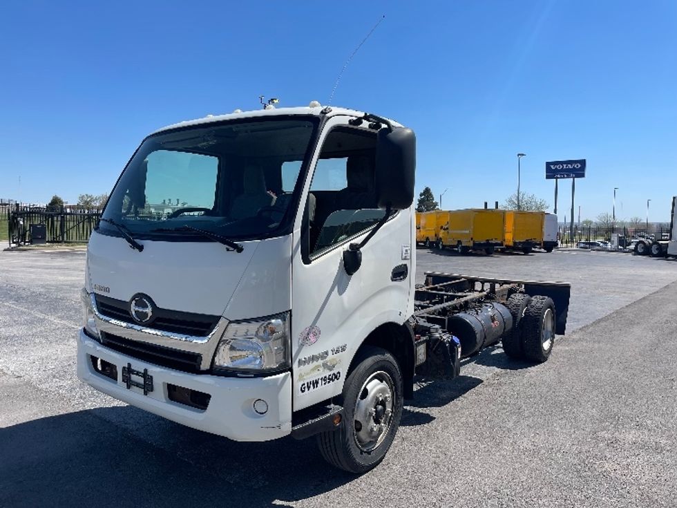 Cab and Chassis Truck-Light and Medium Duty Trucks-Hino-2015-195-Kansas City-MO-91,974\n\t\tmiles-$ 35,000 - Image 3