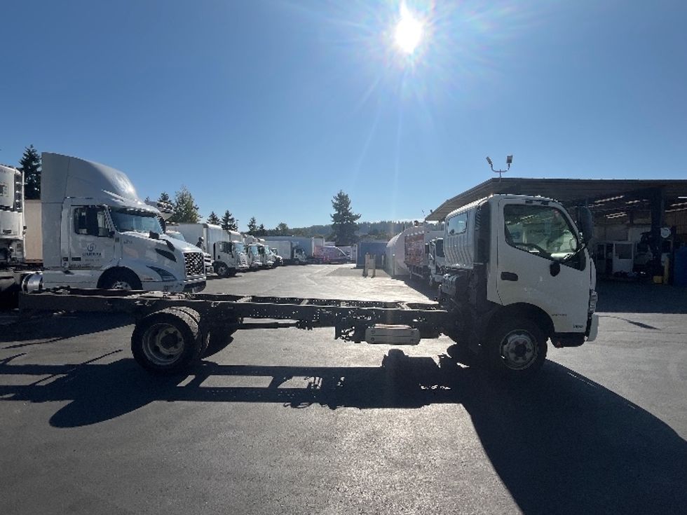 Cab and Chassis Truck-Light and Medium Duty Trucks-Hino-2017-195-Kent-WA-119,209\n\t\tmiles-$ 34,750 - Image 15