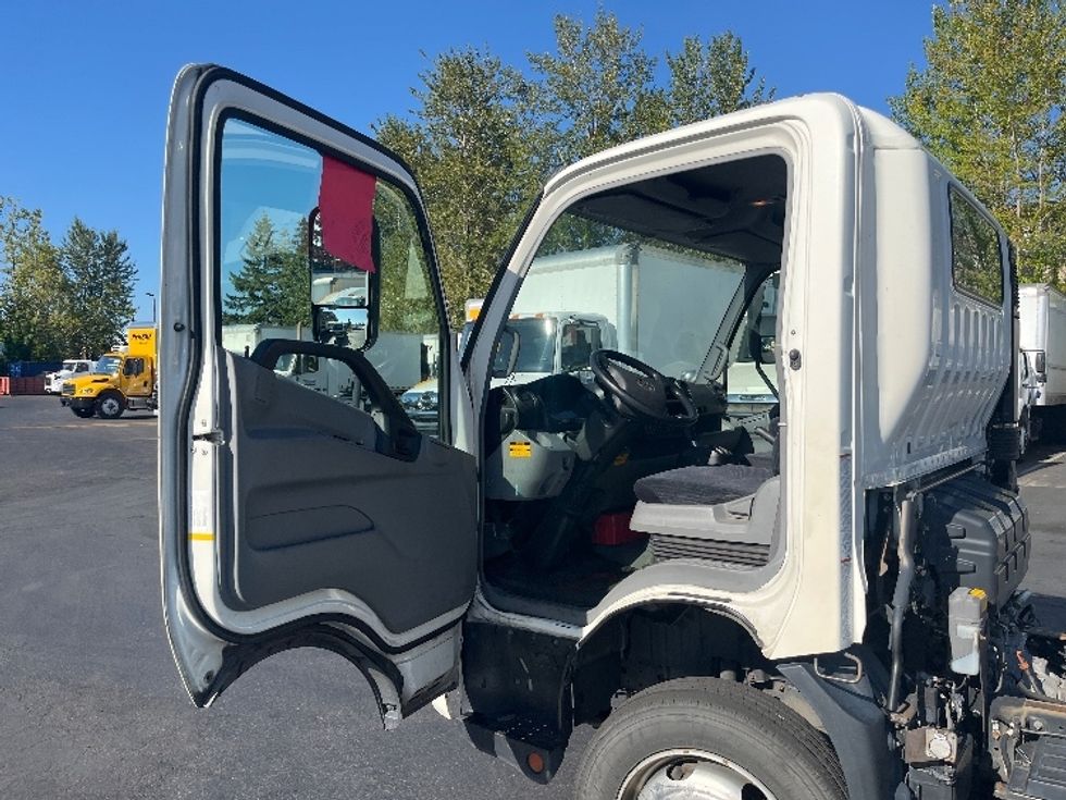 Cab and Chassis Truck-Light and Medium Duty Trucks-Hino-2017-195-Kent-WA-119,209\n\t\tmiles-$ 34,750 - Image 16