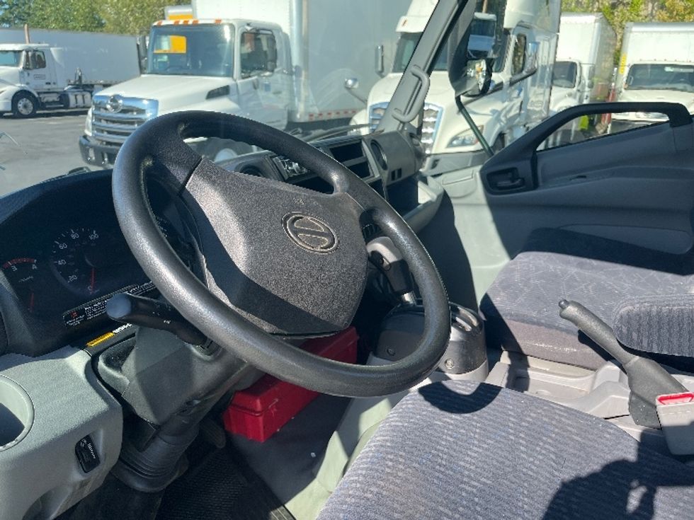 Cab and Chassis Truck-Light and Medium Duty Trucks-Hino-2017-195-Kent-WA-119,209\n\t\tmiles-$ 34,750 - Image 17