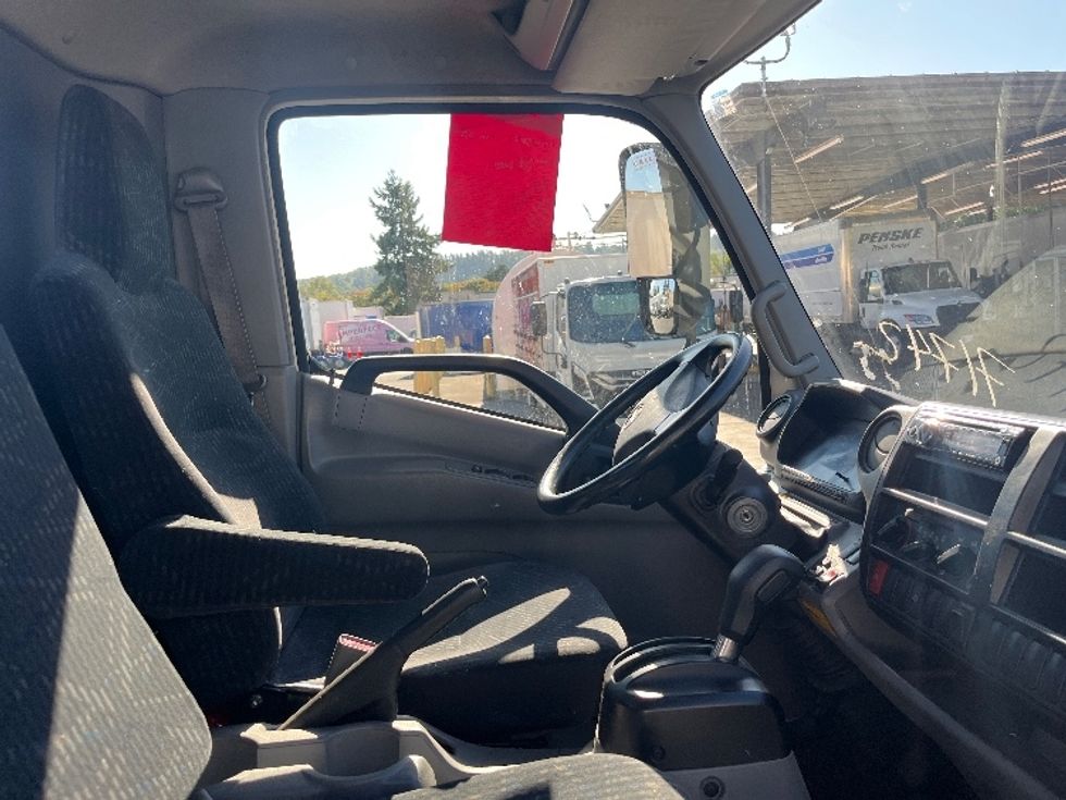 Cab and Chassis Truck-Light and Medium Duty Trucks-Hino-2017-195-Kent-WA-119,209\n\t\tmiles-$ 34,750 - Image 22
