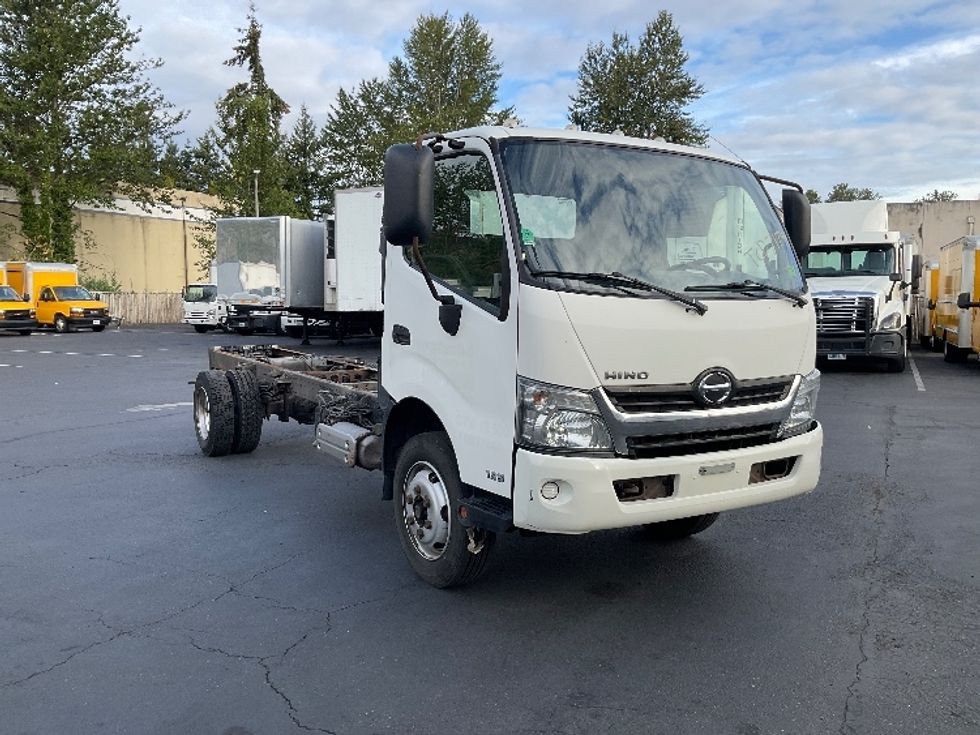 Cab and Chassis Truck-Light and Medium Duty Trucks-Hino-2017-195-Kent-WA-48,160\n\t\tmiles-$ 31,250 - Image 1