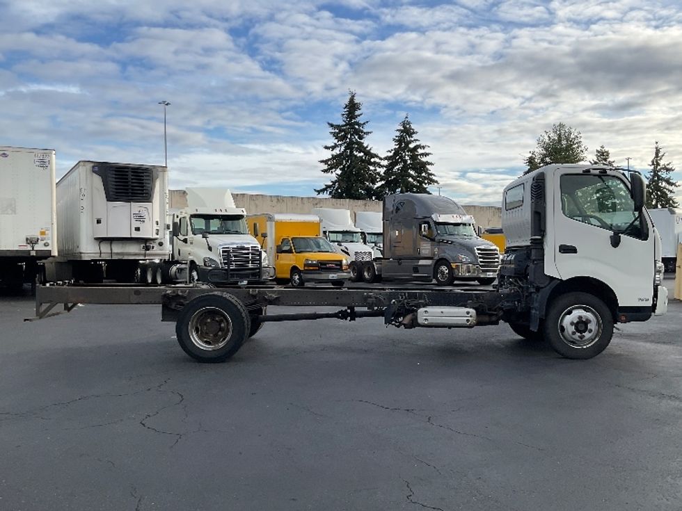 Cab and Chassis Truck-Light and Medium Duty Trucks-Hino-2017-195-Kent-WA-48,160\n\t\tmiles-$ 31,250 - Image 11