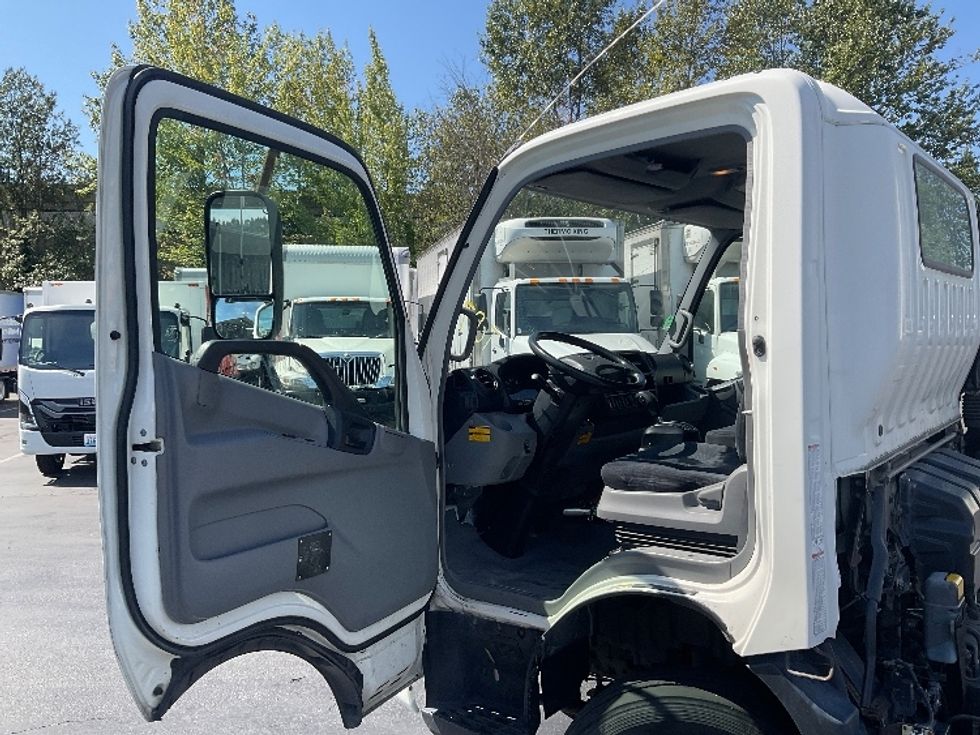 Cab and Chassis Truck-Light and Medium Duty Trucks-Hino-2017-195-Kent-WA-48,160\n\t\tmiles-$ 31,250 - Image 12