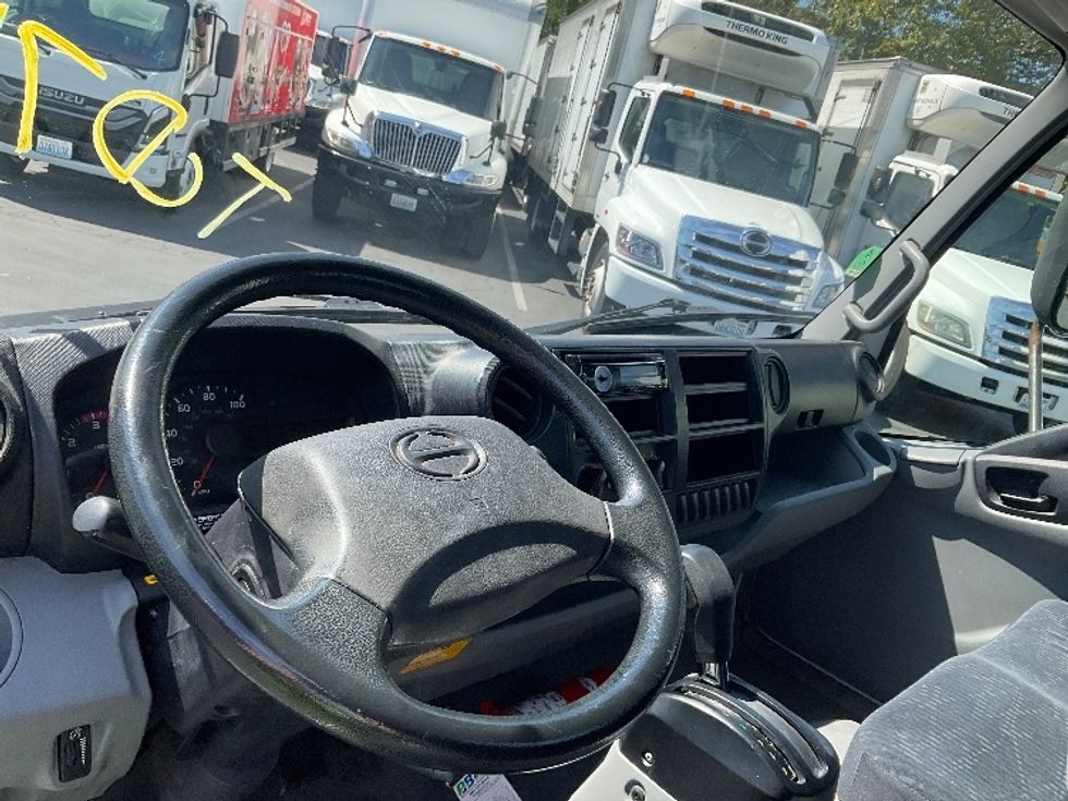 Cab and Chassis Truck-Light and Medium Duty Trucks-Hino-2017-195-Kent-WA-48,160\n\t\tmiles-$ 31,250 - Image 13