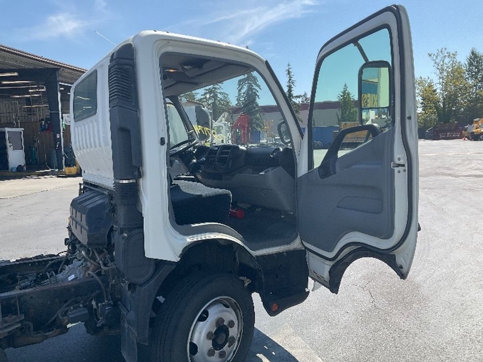 Cab and Chassis Truck-Light and Medium Duty Trucks-Hino-2017-195-Kent-WA-48,160\n\t\tmiles-$ 31,250 - Image 16