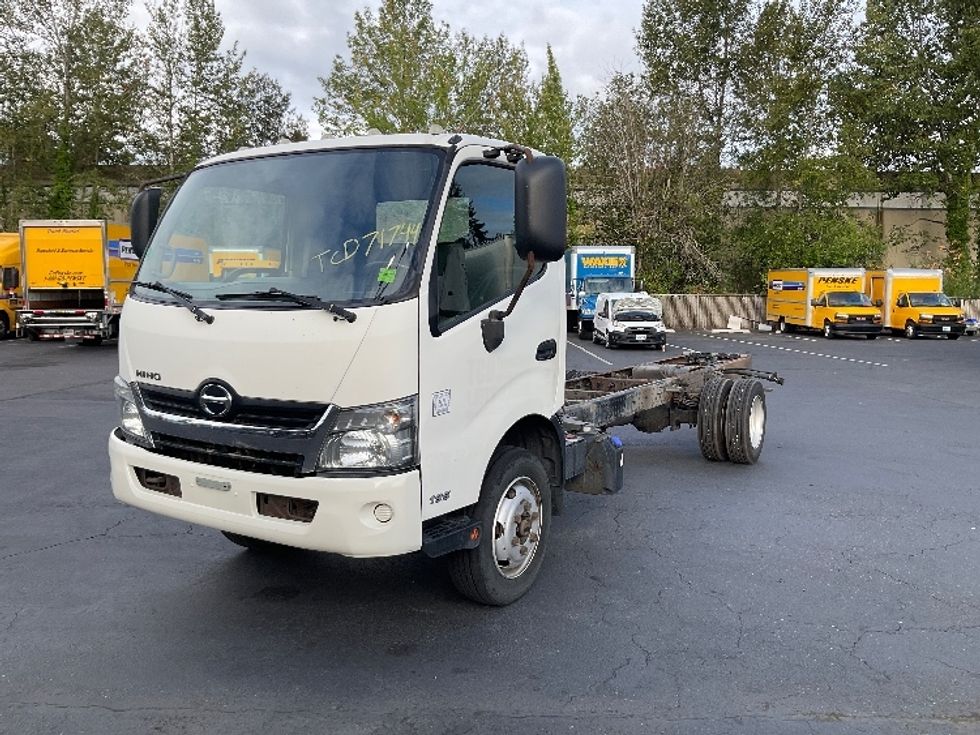 Cab and Chassis Truck-Light and Medium Duty Trucks-Hino-2017-195-Kent-WA-48,160\n\t\tmiles-$ 31,250 - Image 3