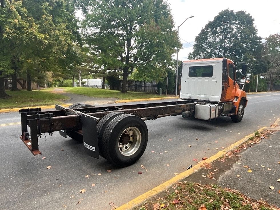 Cab and Chassis Truck-Light and Medium Duty Trucks-Hino-2017-268-Reading-PA-170,903\n\t\tmiles-$ 38,250 - Image 10