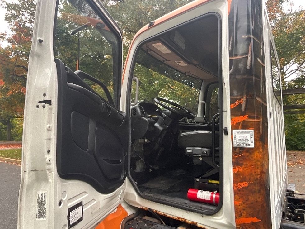 Cab and Chassis Truck-Light and Medium Duty Trucks-Hino-2017-268-Reading-PA-170,903\n\t\tmiles-$ 38,250 - Image 13