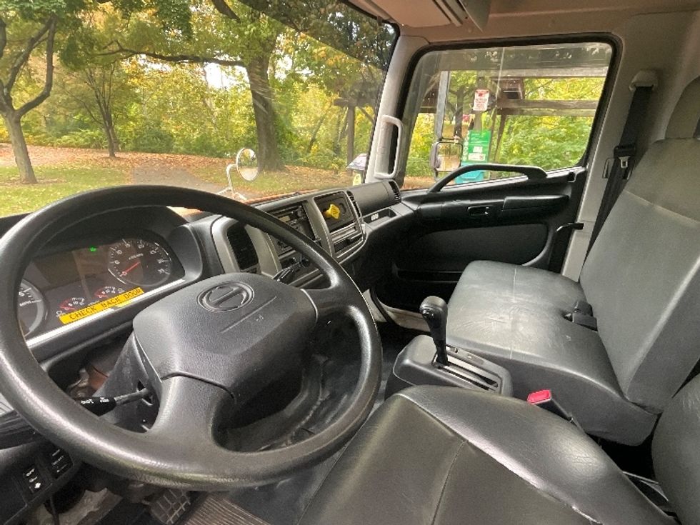 Cab and Chassis Truck-Light and Medium Duty Trucks-Hino-2017-268-Reading-PA-170,903\n\t\tmiles-$ 38,250 - Image 14