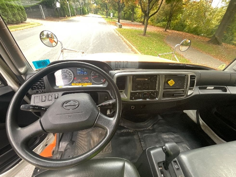 Cab and Chassis Truck-Light and Medium Duty Trucks-Hino-2017-268-Reading-PA-170,903\n\t\tmiles-$ 38,250 - Image 15