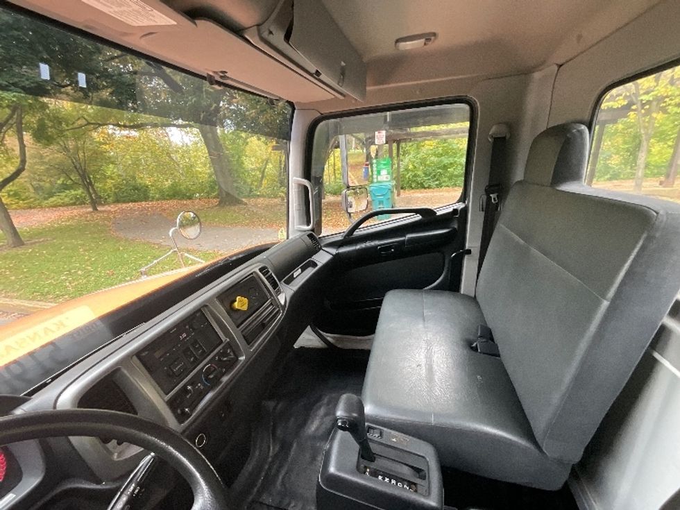 Cab and Chassis Truck-Light and Medium Duty Trucks-Hino-2017-268-Reading-PA-170,903\n\t\tmiles-$ 38,250 - Image 16