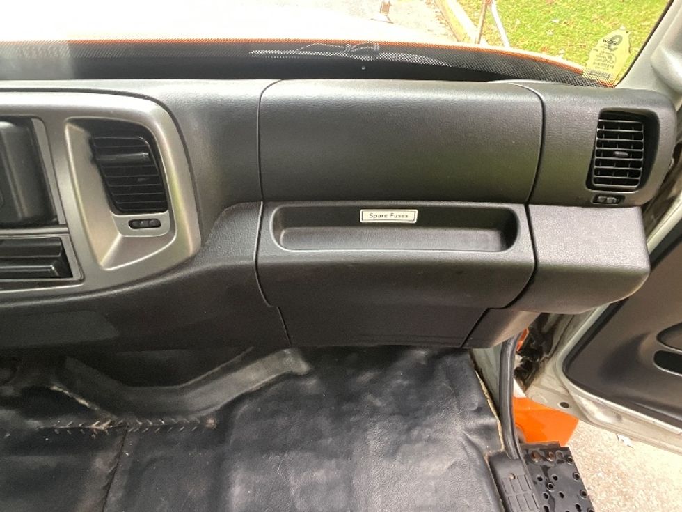 Cab and Chassis Truck-Light and Medium Duty Trucks-Hino-2017-268-Reading-PA-170,903\n\t\tmiles-$ 38,250 - Image 18
