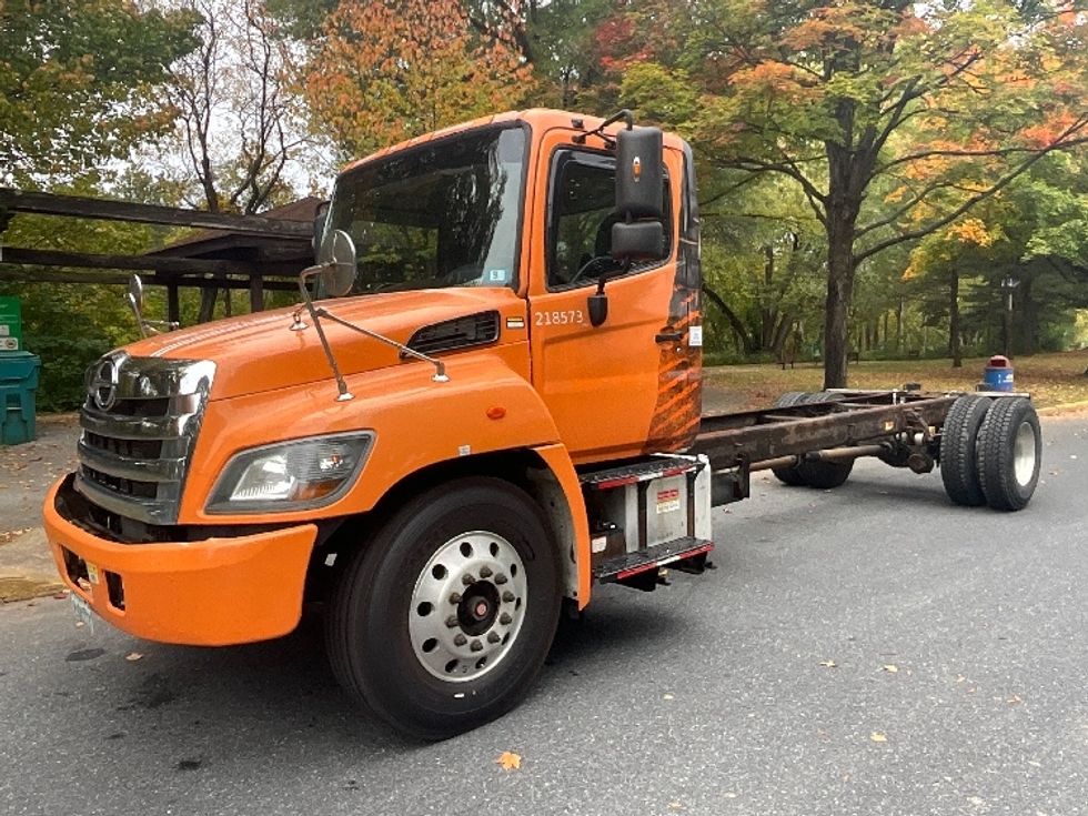 Cab and Chassis Truck-Light and Medium Duty Trucks-Hino-2017-268-Reading-PA-170,903\n\t\tmiles-$ 38,250 - Image 3