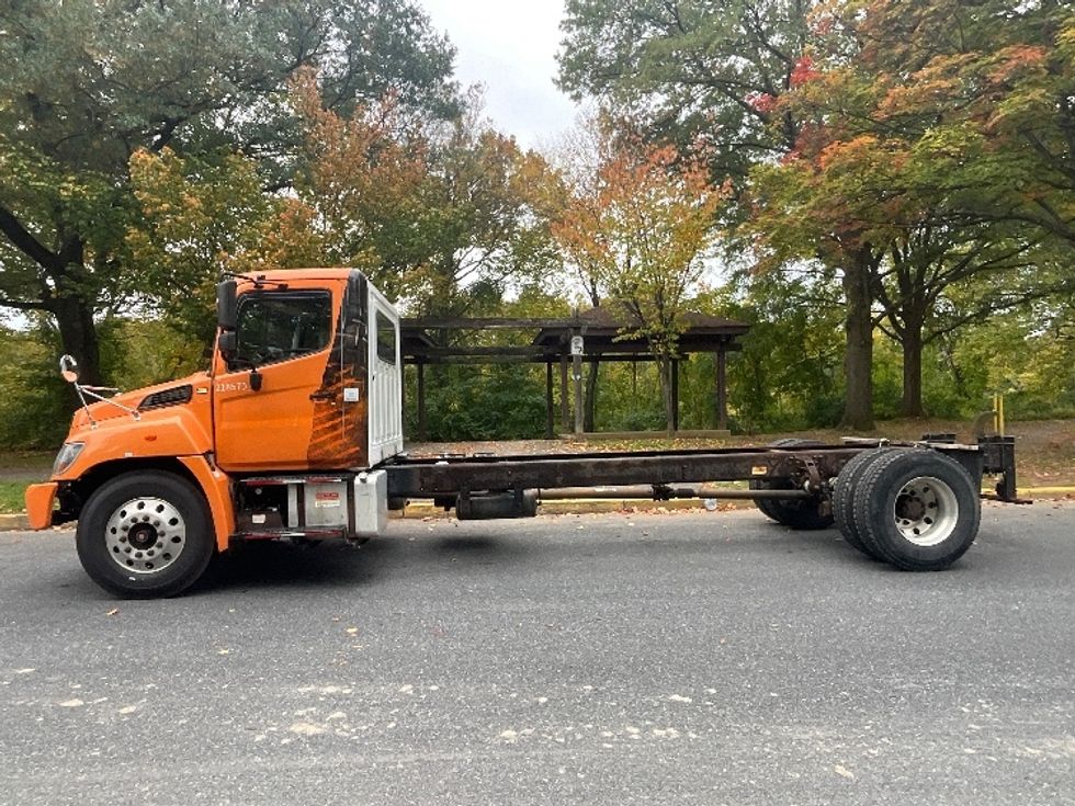 Cab and Chassis Truck-Light and Medium Duty Trucks-Hino-2017-268-Reading-PA-170,903\n\t\tmiles-$ 38,250 - Image 4