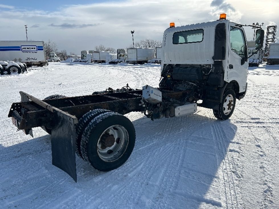Cab and Chassis Truck-Light and Medium Duty Trucks-Hino-2019-195-Montreal-PQ-134,773\n\t\tkm-$ 57,250 - Image 11