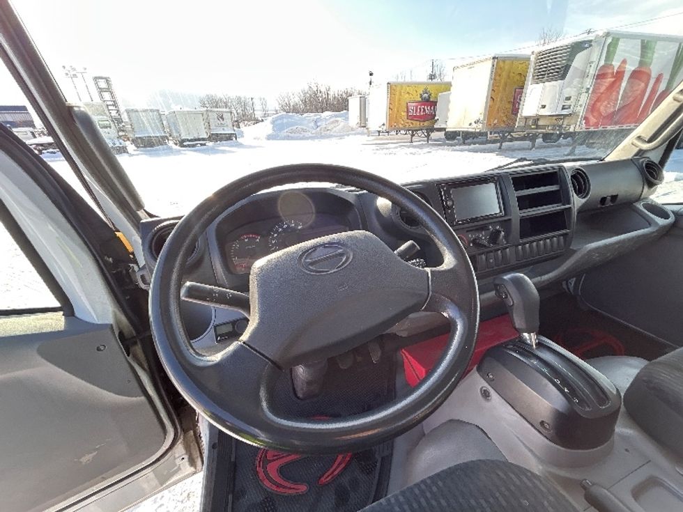 Cab and Chassis Truck-Light and Medium Duty Trucks-Hino-2019-195-Montreal-PQ-134,773\n\t\tkm-$ 57,250 - Image 15