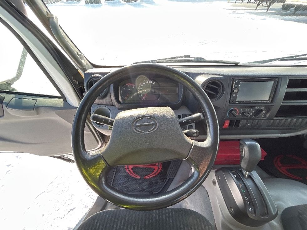 Cab and Chassis Truck-Light and Medium Duty Trucks-Hino-2019-195-Montreal-PQ-134,773\n\t\tkm-$ 57,250 - Image 16