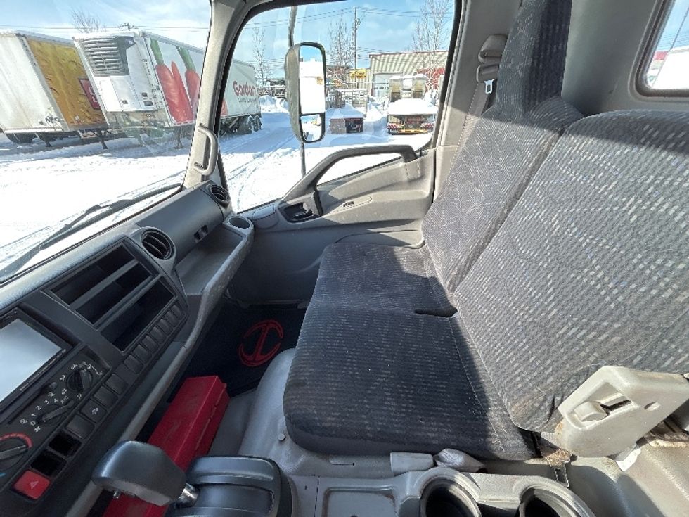 Cab and Chassis Truck-Light and Medium Duty Trucks-Hino-2019-195-Montreal-PQ-134,773\n\t\tkm-$ 57,250 - Image 17