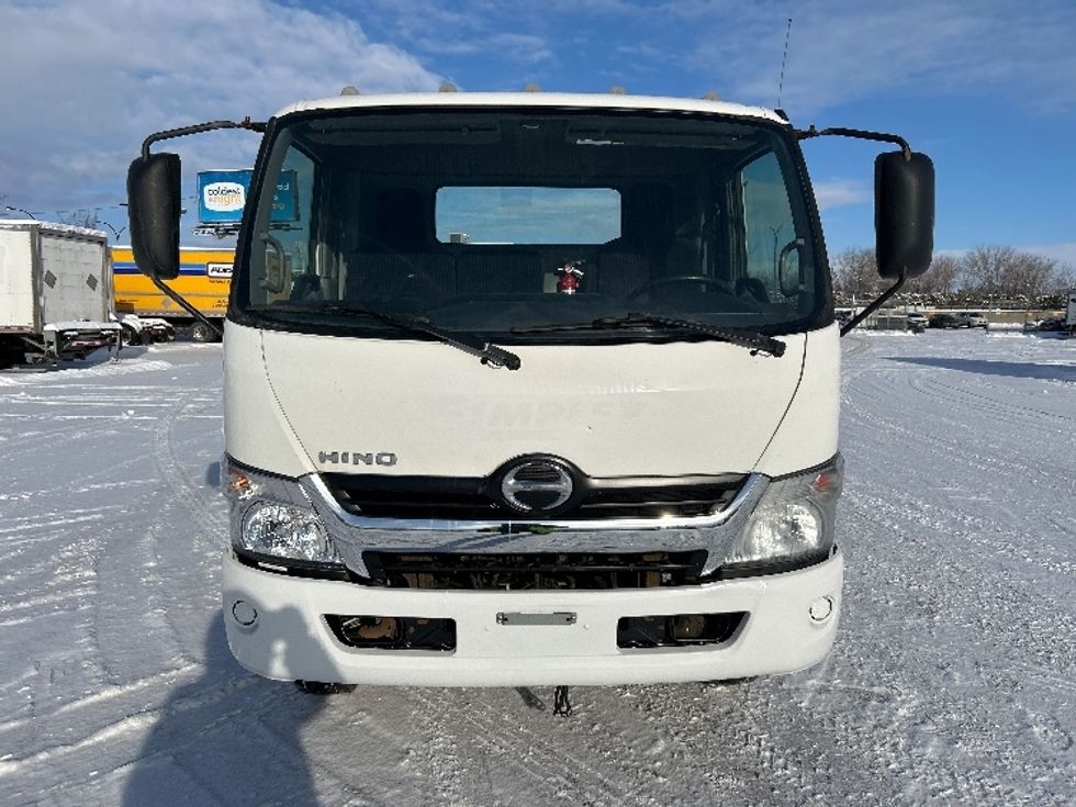 Cab and Chassis Truck-Light and Medium Duty Trucks-Hino-2019-195-Montreal-PQ-134,773\n\t\tkm-$ 57,250 - Image 2