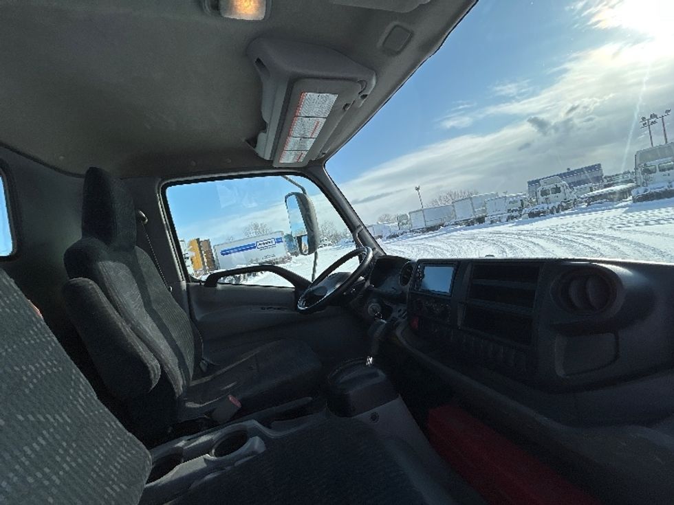 Cab and Chassis Truck-Light and Medium Duty Trucks-Hino-2019-195-Montreal-PQ-134,773\n\t\tkm-$ 57,250 - Image 20