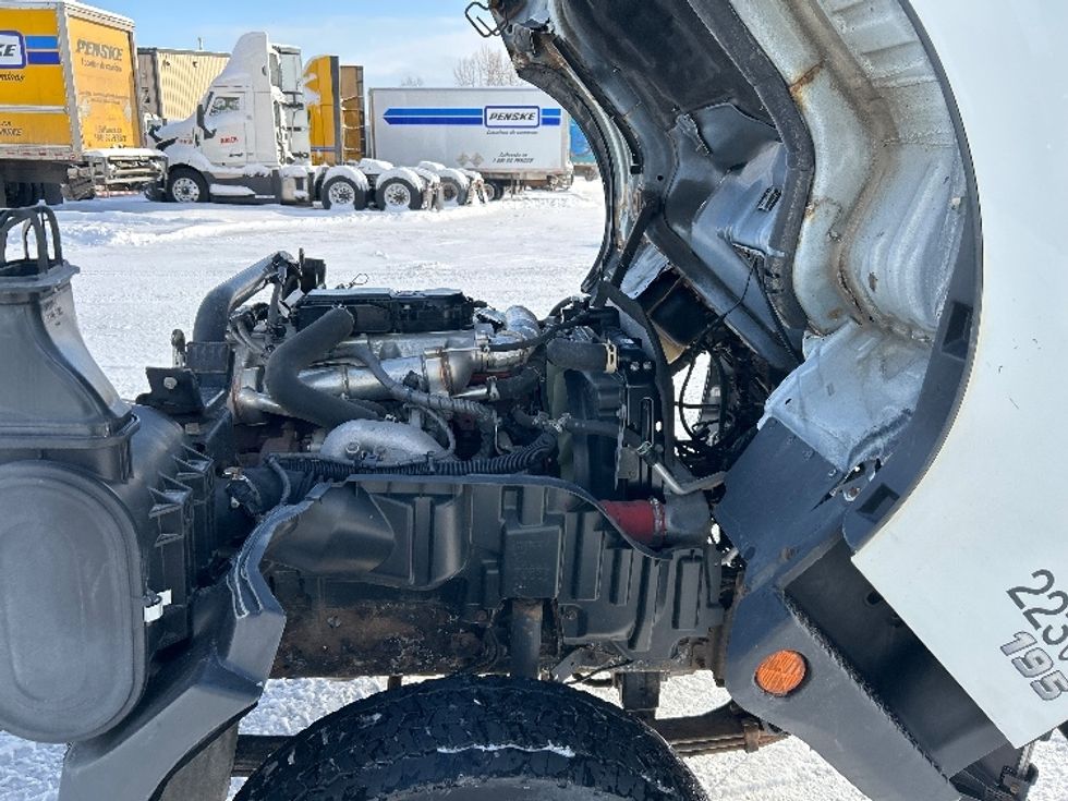 Cab and Chassis Truck-Light and Medium Duty Trucks-Hino-2019-195-Montreal-PQ-134,773\n\t\tkm-$ 57,250 - Image 21