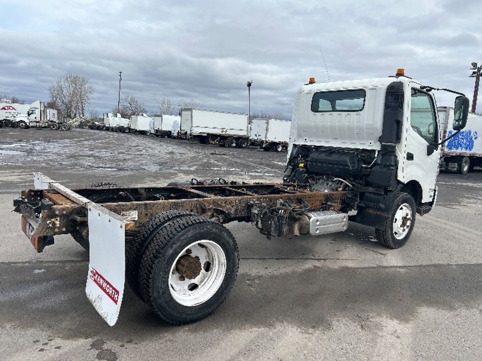 Cab and Chassis Truck-Light and Medium Duty Trucks-Hino-2019-195-Montreal-PQ-143,249\n\t\tkm-$ 56,750 - Image 12