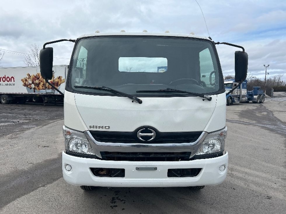 Cab and Chassis Truck-Light and Medium Duty Trucks-Hino-2019-195-Montreal-PQ-143,249\n\t\tkm-$ 56,750 - Image 2