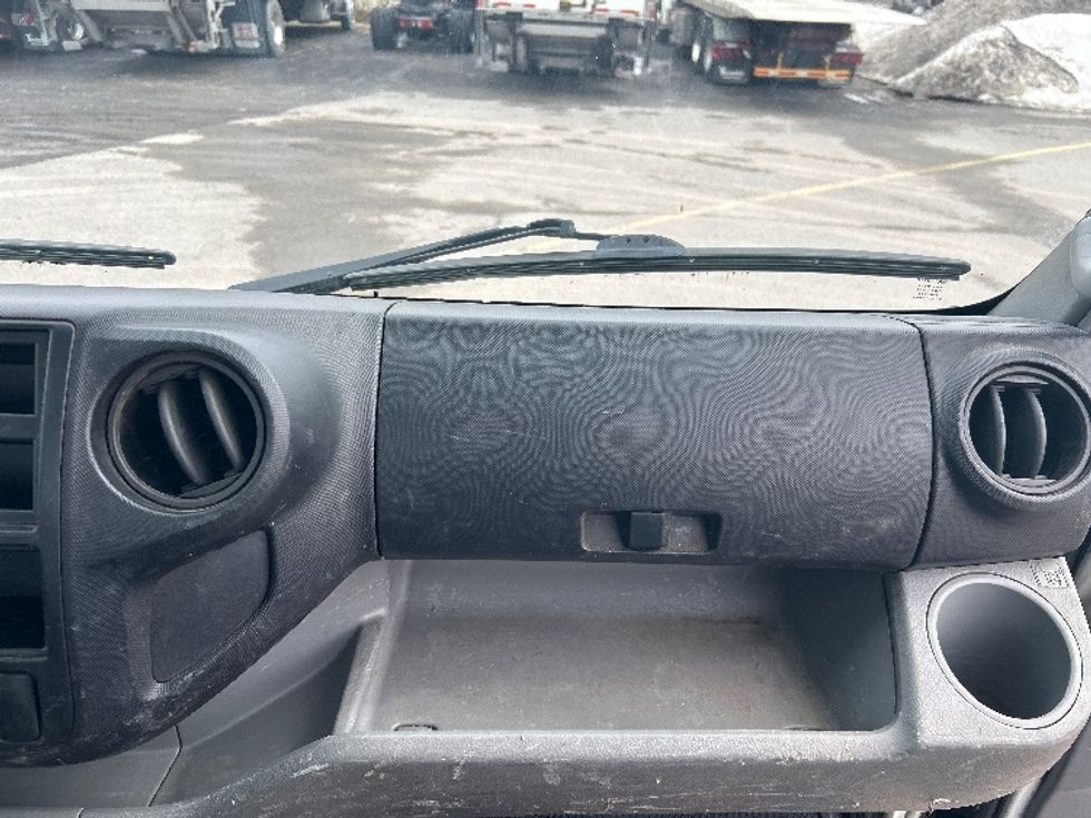 Cab and Chassis Truck-Light and Medium Duty Trucks-Hino-2019-195-Montreal-PQ-143,249\n\t\tkm-$ 56,750 - Image 20