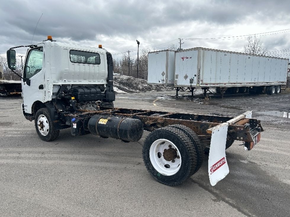 Cab and Chassis Truck-Light and Medium Duty Trucks-Hino-2019-195-Montreal-PQ-143,249\n\t\tkm-$ 56,750 - Image 6