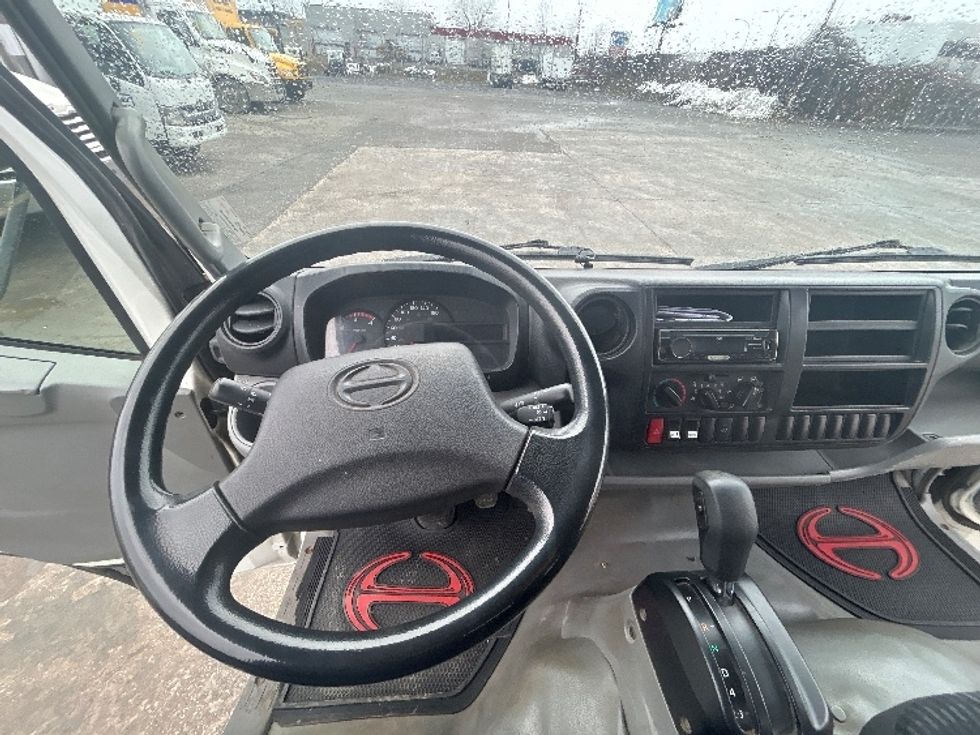 Cab and Chassis Truck-Light and Medium Duty Trucks-Hino-2019-195-Montreal-PQ-177,992\n\t\tkm-$ 53,250 - Image 13