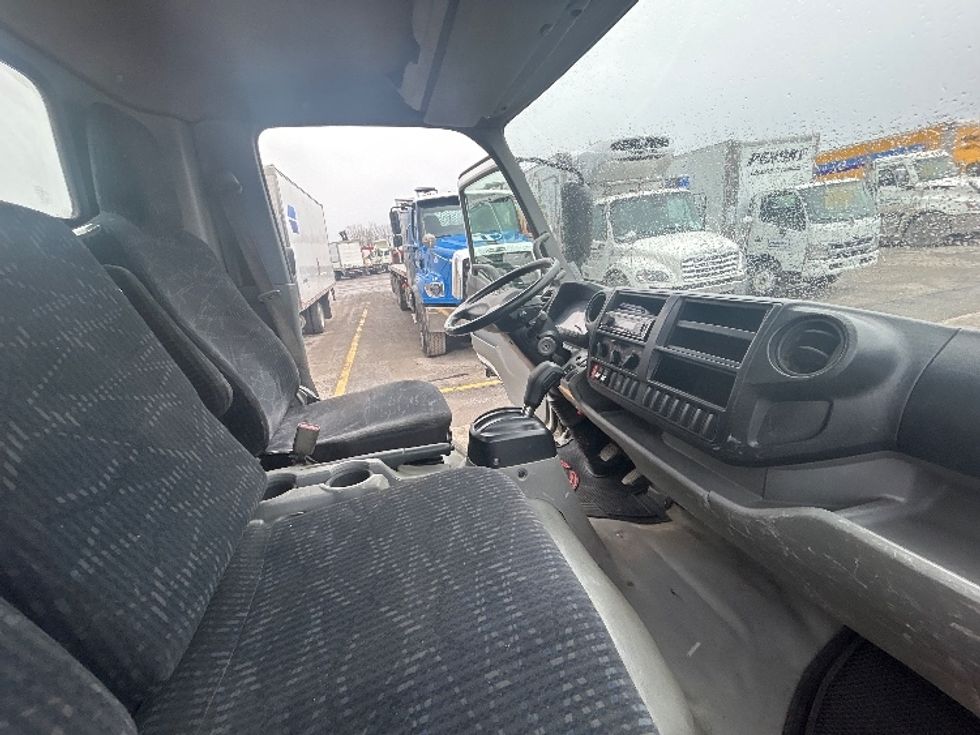 Cab and Chassis Truck-Light and Medium Duty Trucks-Hino-2019-195-Montreal-PQ-177,992\n\t\tkm-$ 53,250 - Image 17