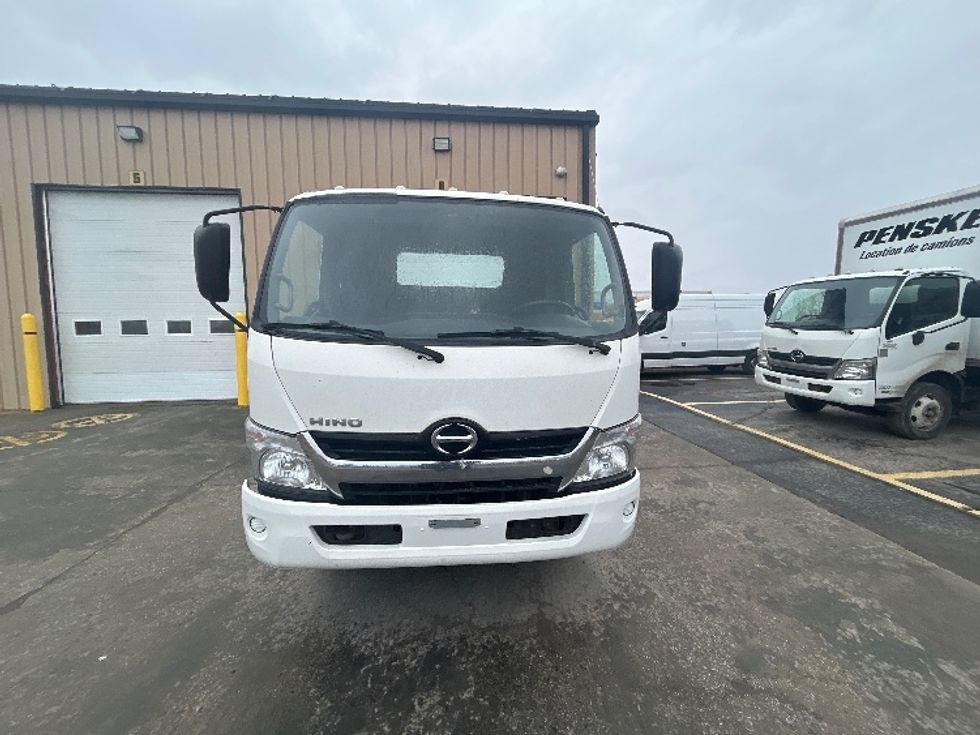 Cab and Chassis Truck-Light and Medium Duty Trucks-Hino-2019-195-Montreal-PQ-177,992\n\t\tkm-$ 53,250 - Image 2