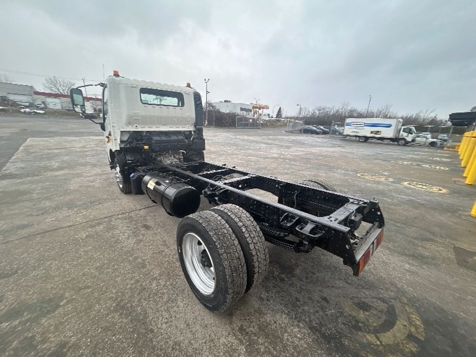 Cab and Chassis Truck-Light and Medium Duty Trucks-Hino-2019-195-Montreal-PQ-177,992\n\t\tkm-$ 53,250 - Image 6