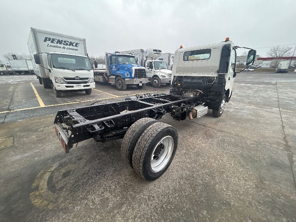 Cab and Chassis Truck-Light and Medium Duty Trucks-Hino-2019-195-Montreal-PQ-177,992\n\t\tkm-$ 53,250 - Image 8