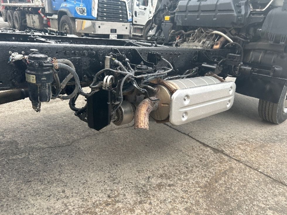 Cab and Chassis Truck-Light and Medium Duty Trucks-Hino-2019-195-Montreal-PQ-177,992\n\t\tkm-$ 53,250 - Image 9