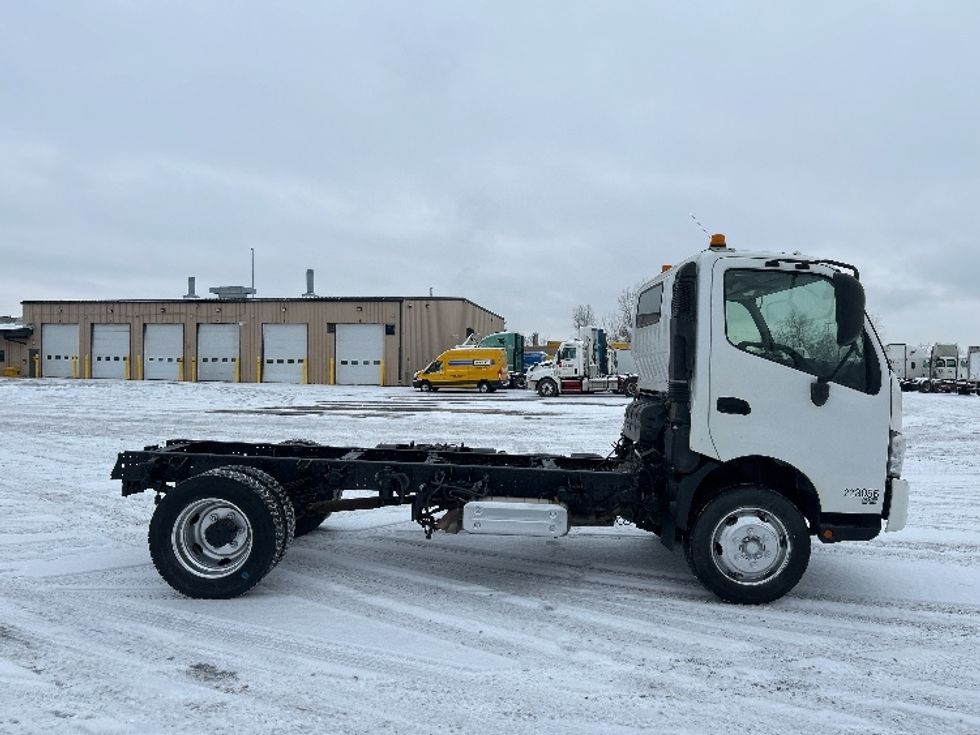 Cab and Chassis Truck-Light and Medium Duty Trucks-Hino-2019-195-Montreal-PQ-187,736\n\t\tkm-$ 53,250 - Image 12