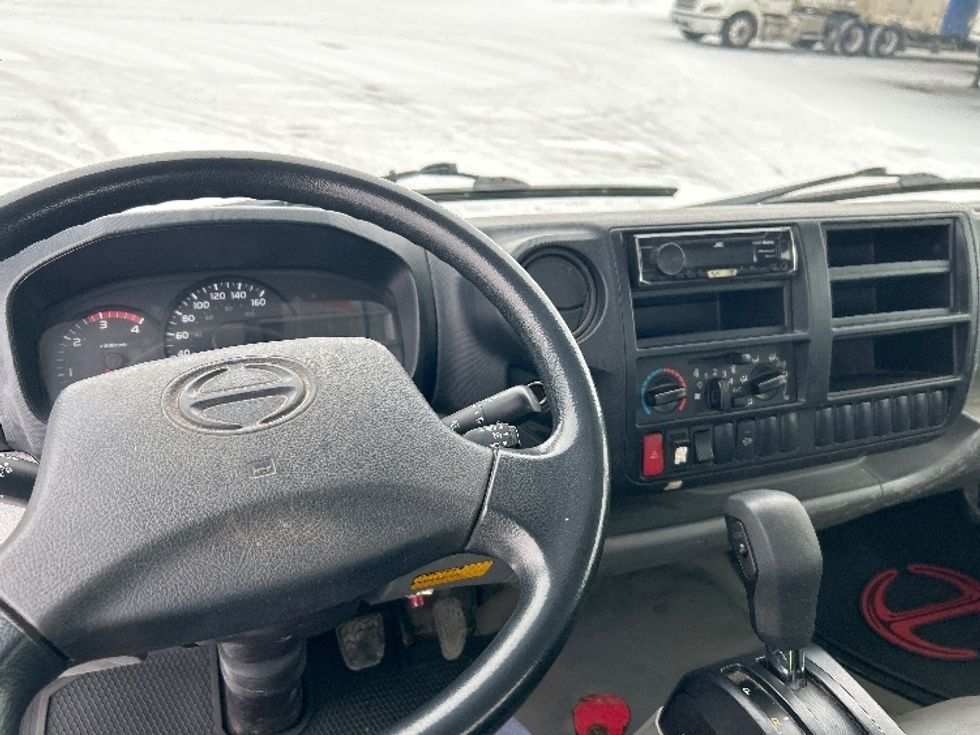 Cab and Chassis Truck-Light and Medium Duty Trucks-Hino-2019-195-Montreal-PQ-187,736\n\t\tkm-$ 53,250 - Image 15