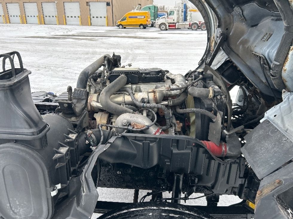 Cab and Chassis Truck-Light and Medium Duty Trucks-Hino-2019-195-Montreal-PQ-187,736\n\t\tkm-$ 53,250 - Image 20