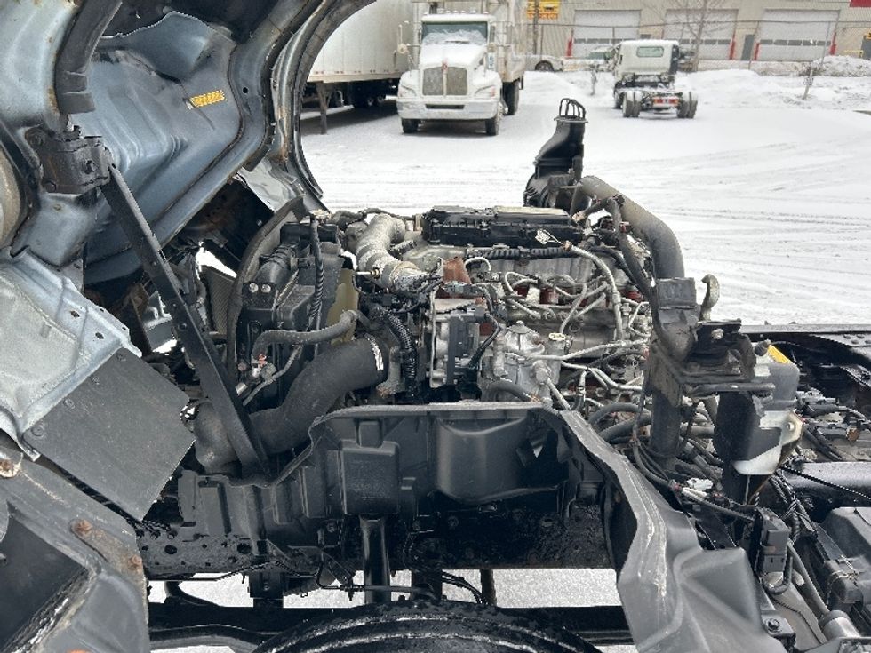 Cab and Chassis Truck-Light and Medium Duty Trucks-Hino-2019-195-Montreal-PQ-187,736\n\t\tkm-$ 53,250 - Image 21