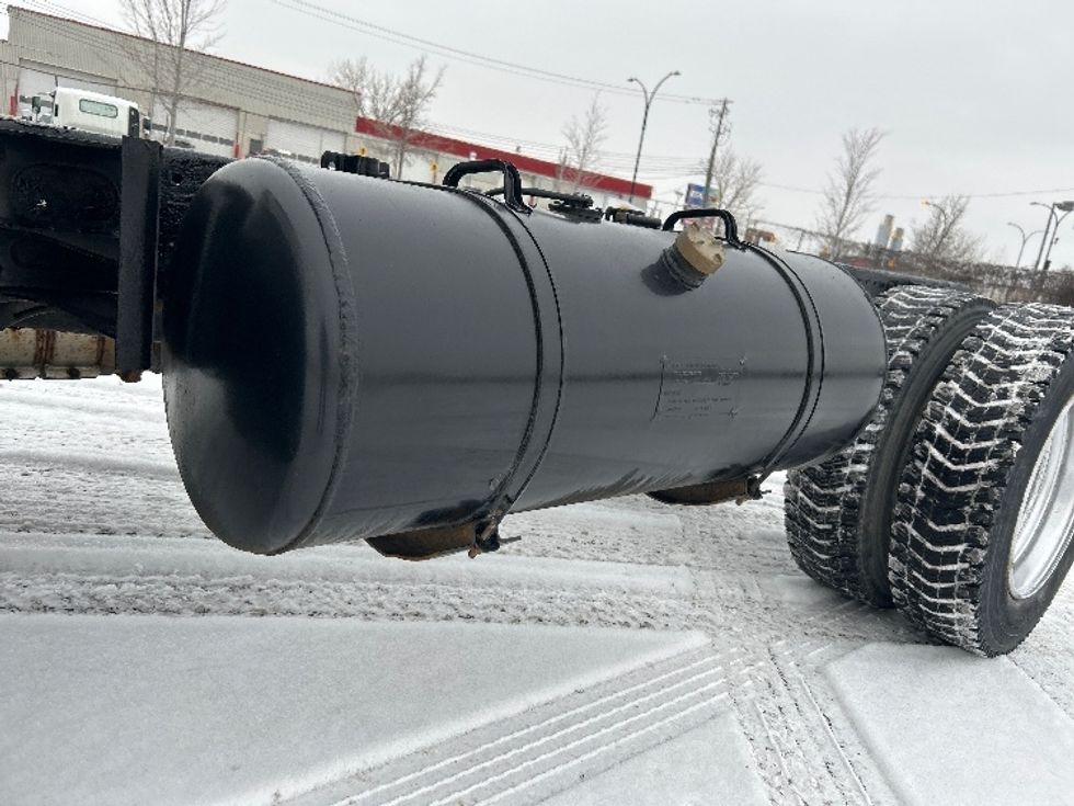 Cab and Chassis Truck-Light and Medium Duty Trucks-Hino-2019-195-Montreal-PQ-187,736\n\t\tkm-$ 53,250 - Image 5