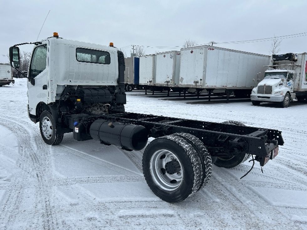 Cab and Chassis Truck-Light and Medium Duty Trucks-Hino-2019-195-Montreal-PQ-187,736\n\t\tkm-$ 53,250 - Image 6