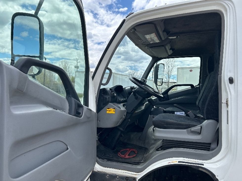 Cab and Chassis Truck-Light and Medium Duty Trucks-Hino-2019-195-Montreal-PQ-192,280\n\t\tkm-$ 43,000 - Image 13
