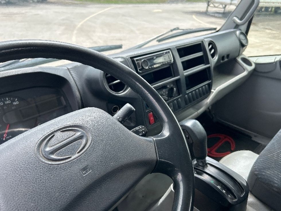 Cab and Chassis Truck-Light and Medium Duty Trucks-Hino-2019-195-Montreal-PQ-192,280\n\t\tkm-$ 43,000 - Image 14