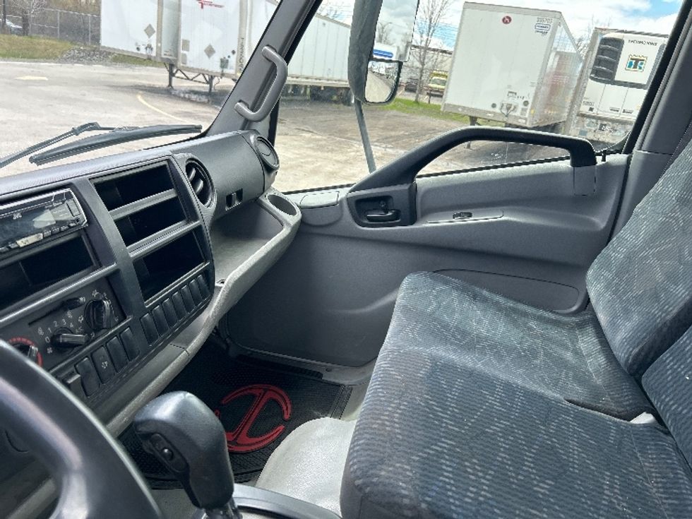 Cab and Chassis Truck-Light and Medium Duty Trucks-Hino-2019-195-Montreal-PQ-192,280\n\t\tkm-$ 43,000 - Image 16